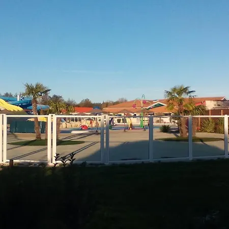 Campsite Mobilhome 6/8 Pers Les Charmettes**** *